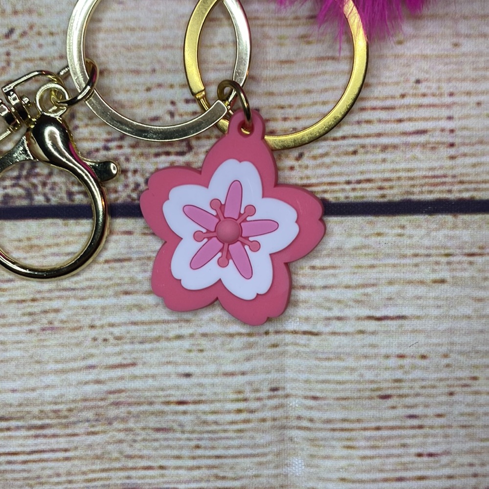 Pink Hello Kitty Keychain - Picture 4 of 6
